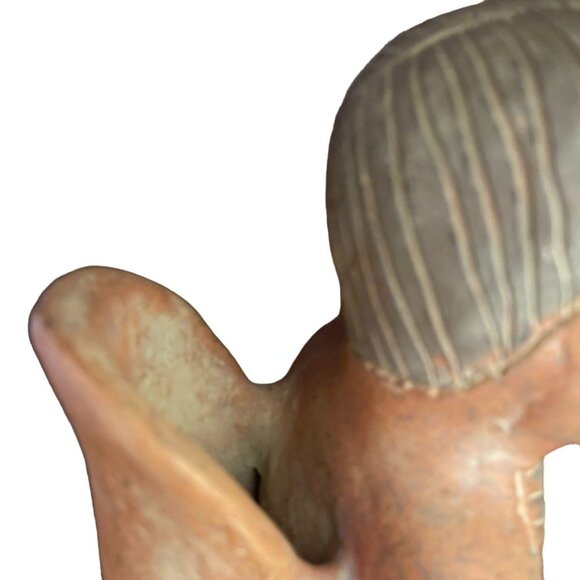 Handcrafted Native Indigenous South American Clay Pottery Sitting Woman  Basket - Picture 9 of 11